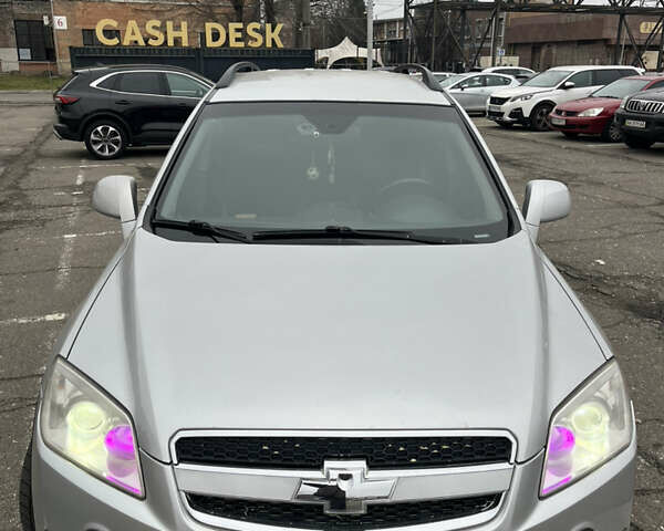 Серый Шевроле Каптива, объемом двигателя 2.41 л и пробегом 223 тыс. км за 9400 $, фото 4 на Automoto.ua