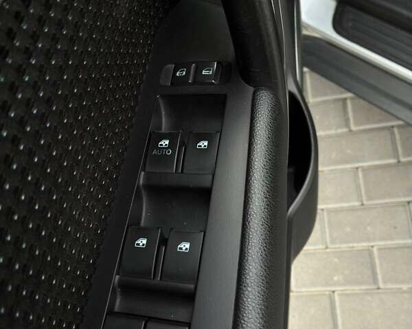 Серый Шевроле Каптива, объемом двигателя 2.38 л и пробегом 117 тыс. км за 11900 $, фото 19 на Automoto.ua