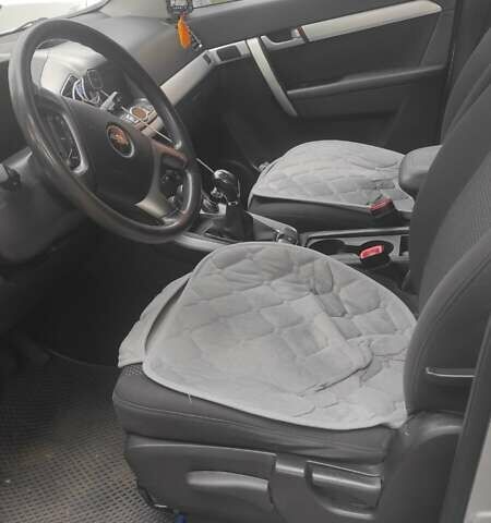 Серый Шевроле Каптива, объемом двигателя 2.23 л и пробегом 317 тыс. км за 10500 $, фото 6 на Automoto.ua