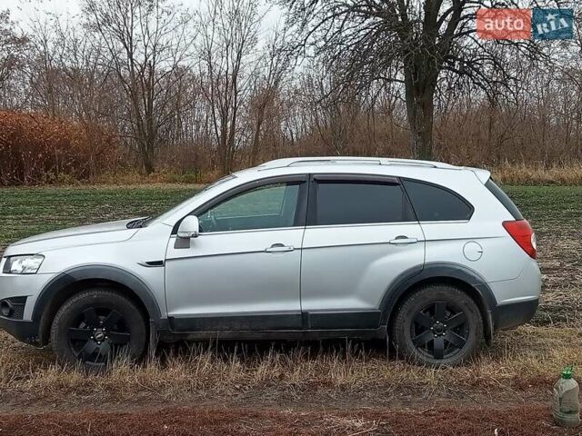 Серый Шевроле Каптива, объемом двигателя 2.4 л и пробегом 174 тыс. км за 9500 $, фото 3 на Automoto.ua