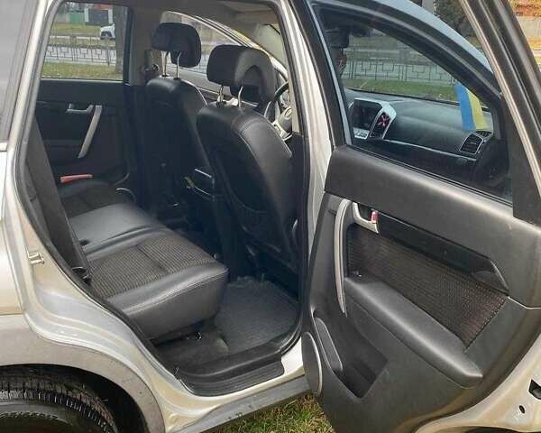 Сірий Шевроле Каптіва, об'ємом двигуна 2.4 л та пробігом 237 тис. км за 10500 $, фото 16 на Automoto.ua