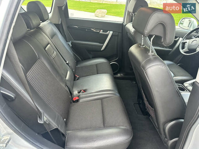 Серый Шевроле Каптива, объемом двигателя 2.2 л и пробегом 200 тыс. км за 9999 $, фото 12 на Automoto.ua
