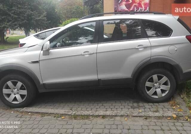 Серый Шевроле Каптива, объемом двигателя 2.23 л и пробегом 317 тыс. км за 10500 $, фото 2 на Automoto.ua