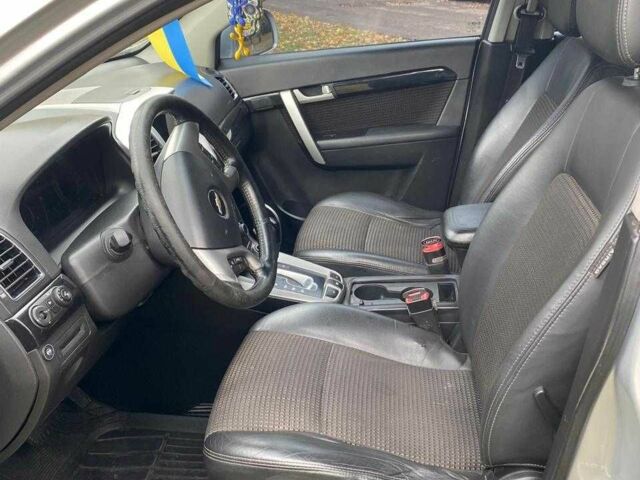 Сірий Шевроле Каптіва, об'ємом двигуна 2.4 л та пробігом 237 тис. км за 10500 $, фото 11 на Automoto.ua