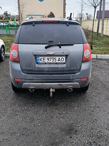Серый Шевроле Каптива, объемом двигателя 2.38 л и пробегом 253 тыс. км за 10000 $, фото 4 на Automoto.ua