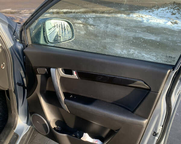 Сірий Шевроле Каптіва, об'ємом двигуна 2.23 л та пробігом 280 тис. км за 10000 $, фото 10 на Automoto.ua