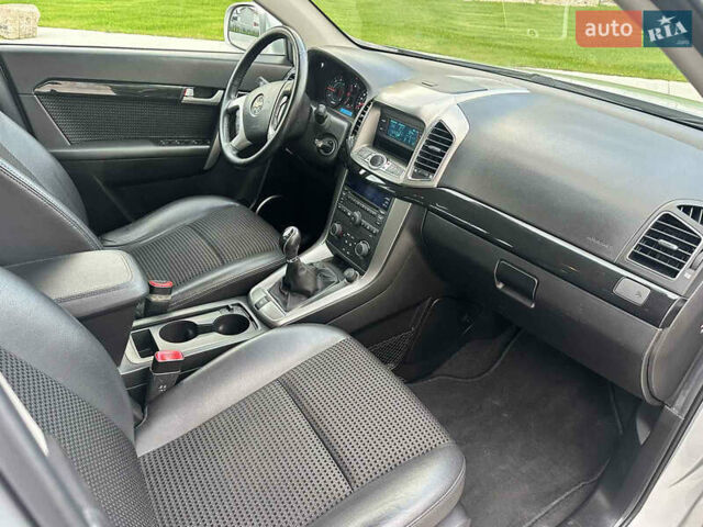 Серый Шевроле Каптива, объемом двигателя 2.2 л и пробегом 199 тыс. км за 10400 $, фото 14 на Automoto.ua