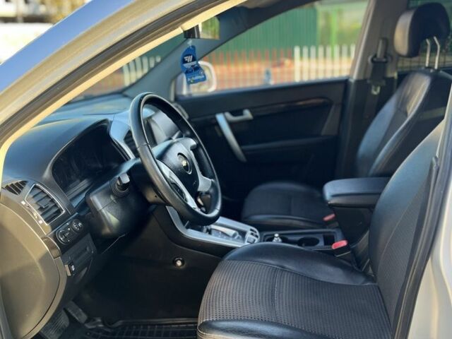 Сірий Шевроле Каптіва, об'ємом двигуна 2.4 л та пробігом 191 тис. км за 9000 $, фото 3 на Automoto.ua