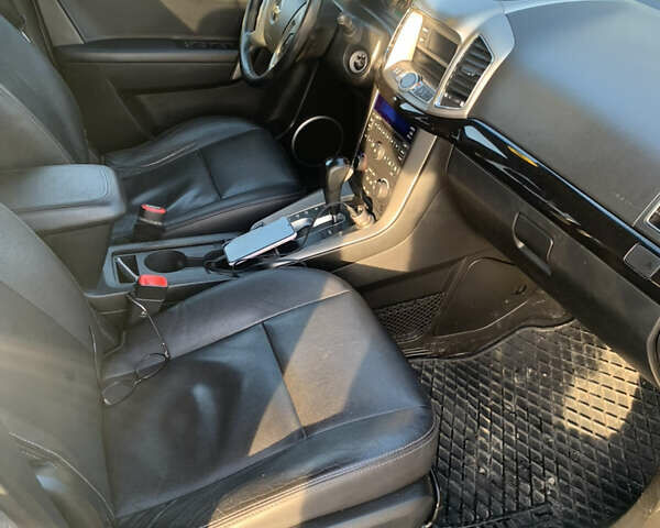 Сірий Шевроле Каптіва, об'ємом двигуна 2.23 л та пробігом 280 тис. км за 10000 $, фото 11 на Automoto.ua