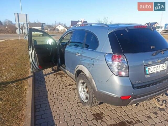 Серый Шевроле Каптива, объемом двигателя 2.2 л и пробегом 230 тыс. км за 10799 $, фото 2 на Automoto.ua