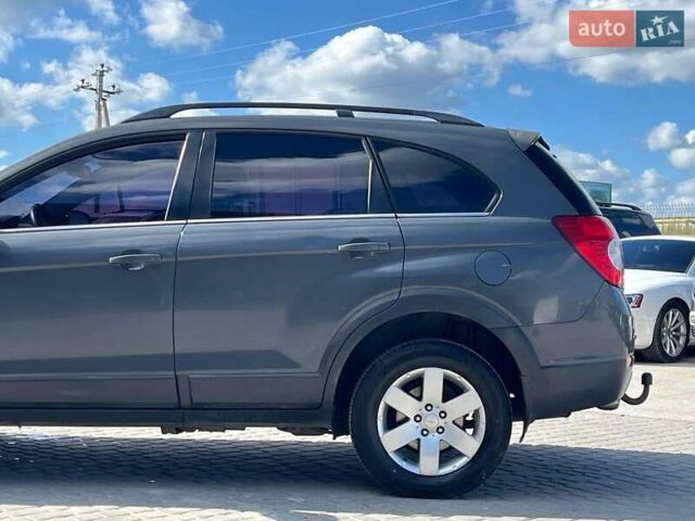 Серый Шевроле Каптива, объемом двигателя 2.2 л и пробегом 208 тыс. км за 10490 $, фото 5 на Automoto.ua