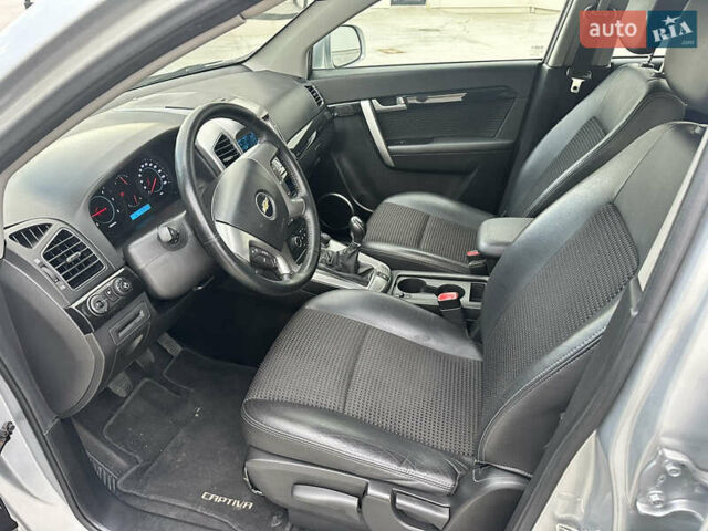 Серый Шевроле Каптива, объемом двигателя 2.2 л и пробегом 199 тыс. км за 10400 $, фото 18 на Automoto.ua