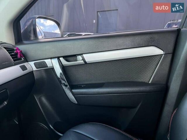 Серый Шевроле Каптива, объемом двигателя 2.2 л и пробегом 208 тыс. км за 10490 $, фото 29 на Automoto.ua