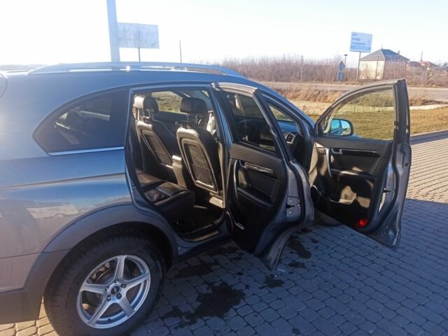 Серый Шевроле Каптива, объемом двигателя 2.2 л и пробегом 230 тыс. км за 10799 $, фото 4 на Automoto.ua