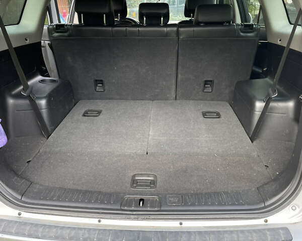 Серый Шевроле Каптива, объемом двигателя 2.38 л и пробегом 250 тыс. км за 10800 $, фото 14 на Automoto.ua