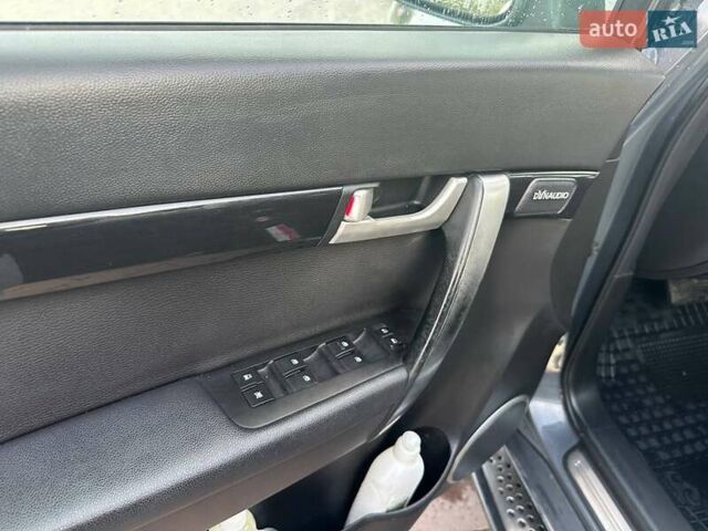 Серый Шевроле Каптива, объемом двигателя 2.2 л и пробегом 300 тыс. км за 12500 $, фото 23 на Automoto.ua