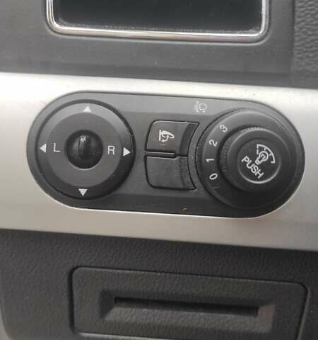 Серый Шевроле Каптива, объемом двигателя 2.23 л и пробегом 317 тыс. км за 10500 $, фото 8 на Automoto.ua