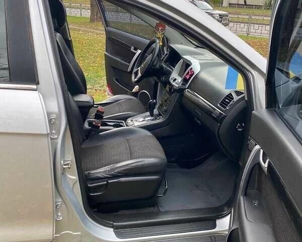 Сірий Шевроле Каптіва, об'ємом двигуна 2.4 л та пробігом 237 тис. км за 10500 $, фото 12 на Automoto.ua