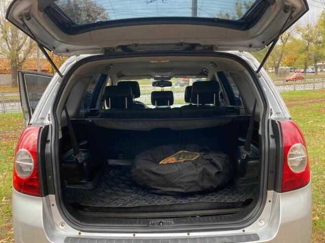 Сірий Шевроле Каптіва, об'ємом двигуна 2.4 л та пробігом 237 тис. км за 10500 $, фото 14 на Automoto.ua