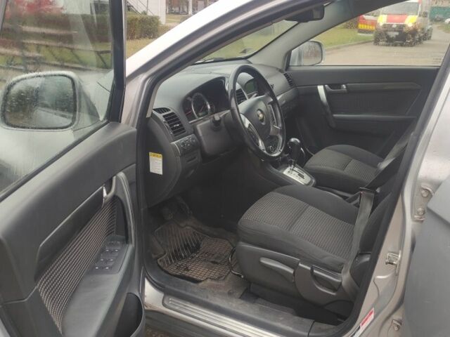 Серый Шевроле Каптива, объемом двигателя 2 л и пробегом 250 тыс. км за 5600 $, фото 7 на Automoto.ua