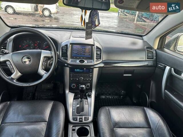 Серый Шевроле Каптива, объемом двигателя 2.2 л и пробегом 300 тыс. км за 12500 $, фото 28 на Automoto.ua