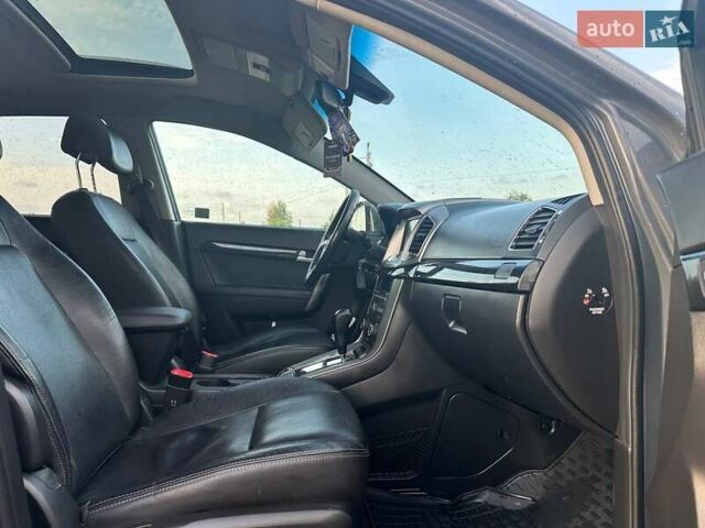 Серый Шевроле Каптива, объемом двигателя 2.2 л и пробегом 300 тыс. км за 12500 $, фото 19 на Automoto.ua