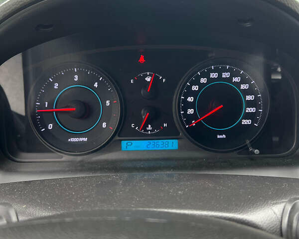 Сірий Шевроле Каптіва, об'ємом двигуна 2.2 л та пробігом 236 тис. км за 10700 $, фото 10 на Automoto.ua