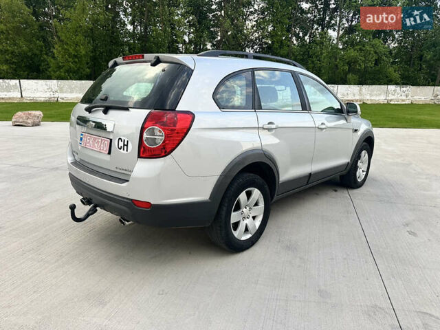 Серый Шевроле Каптива, объемом двигателя 2.2 л и пробегом 200 тыс. км за 9999 $, фото 5 на Automoto.ua
