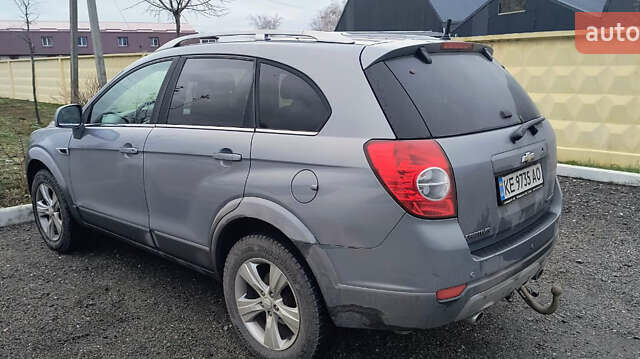Серый Шевроле Каптива, объемом двигателя 2.38 л и пробегом 253 тыс. км за 10000 $, фото 3 на Automoto.ua