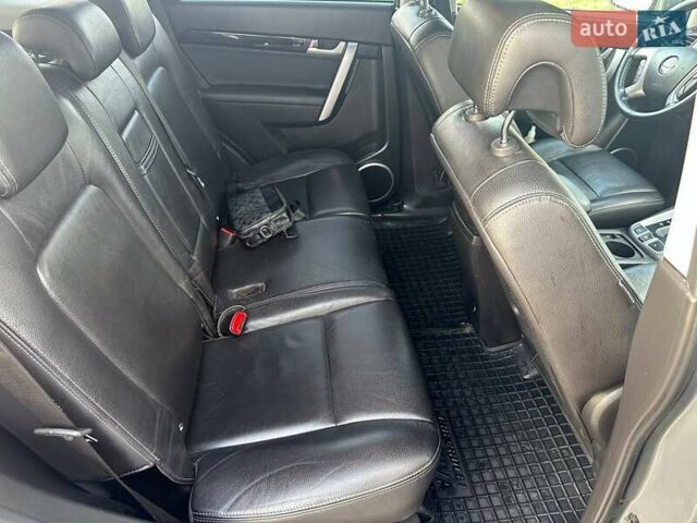 Серый Шевроле Каптива, объемом двигателя 2.2 л и пробегом 300 тыс. км за 12500 $, фото 14 на Automoto.ua