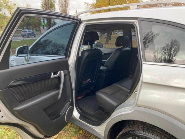 Сірий Шевроле Каптіва, об'ємом двигуна 2.4 л та пробігом 237 тис. км за 10500 $, фото 8 на Automoto.ua