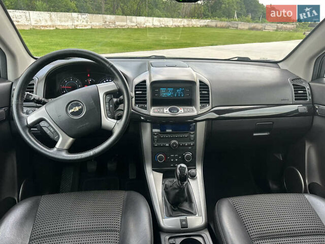 Серый Шевроле Каптива, объемом двигателя 2.2 л и пробегом 200 тыс. км за 9999 $, фото 17 на Automoto.ua