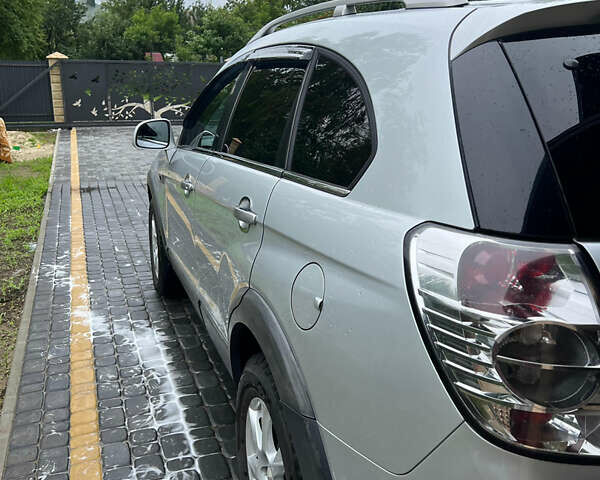 Сірий Шевроле Каптіва, об'ємом двигуна 2.2 л та пробігом 236 тис. км за 10700 $, фото 3 на Automoto.ua