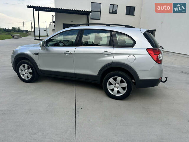 Серый Шевроле Каптива, объемом двигателя 2.2 л и пробегом 200 тыс. км за 9999 $, фото 7 на Automoto.ua
