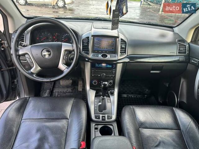 Серый Шевроле Каптива, объемом двигателя 2.2 л и пробегом 300 тыс. км за 12500 $, фото 27 на Automoto.ua