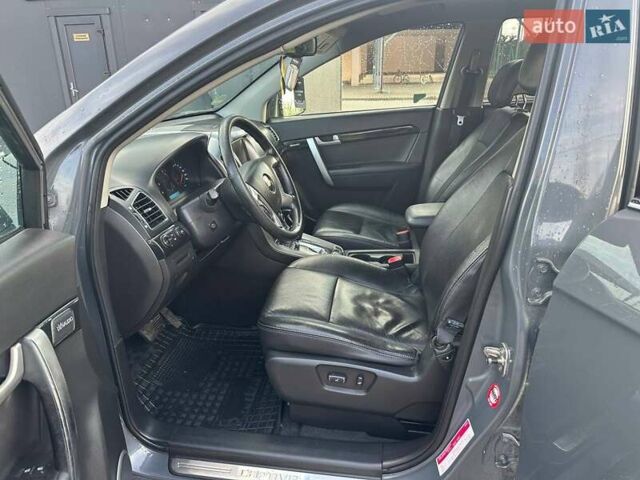 Серый Шевроле Каптива, объемом двигателя 2.2 л и пробегом 300 тыс. км за 12500 $, фото 39 на Automoto.ua