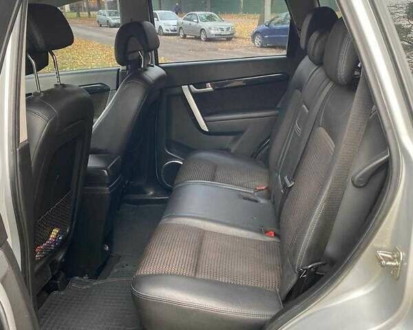 Сірий Шевроле Каптіва, об'ємом двигуна 2.4 л та пробігом 237 тис. км за 10500 $, фото 8 на Automoto.ua