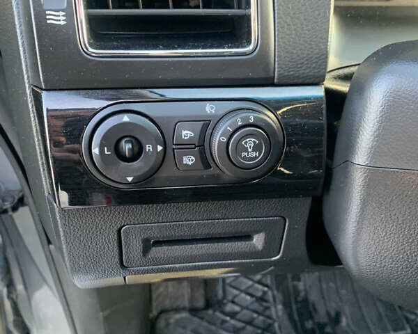 Сірий Шевроле Каптіва, об'ємом двигуна 2.23 л та пробігом 280 тис. км за 10000 $, фото 16 на Automoto.ua