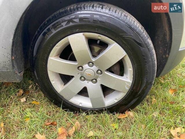 Сірий Шевроле Каптіва, об'ємом двигуна 2.4 л та пробігом 237 тис. км за 10500 $, фото 22 на Automoto.ua