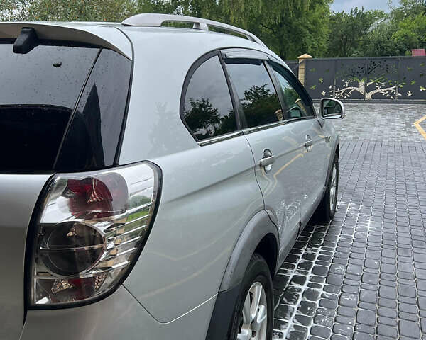 Сірий Шевроле Каптіва, об'ємом двигуна 2.2 л та пробігом 236 тис. км за 10700 $, фото 4 на Automoto.ua