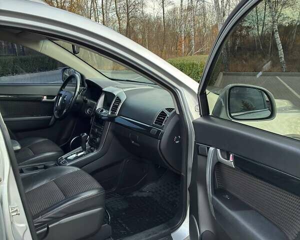 Серый Шевроле Каптива, объемом двигателя 2.38 л и пробегом 117 тыс. км за 11900 $, фото 13 на Automoto.ua