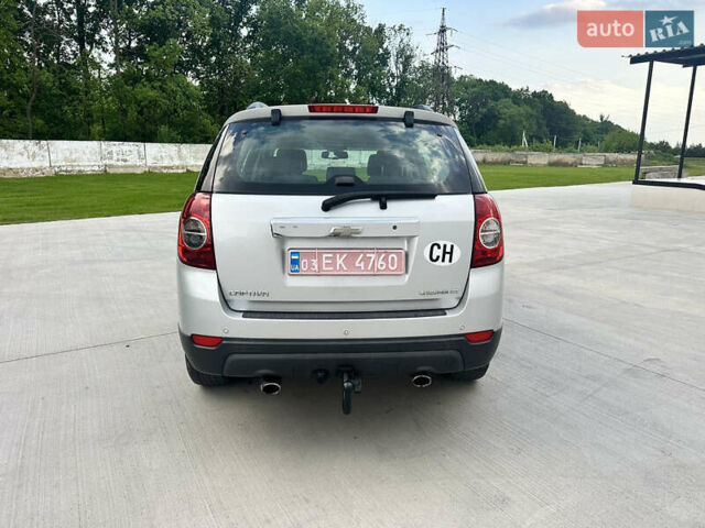 Серый Шевроле Каптива, объемом двигателя 2.2 л и пробегом 200 тыс. км за 9999 $, фото 6 на Automoto.ua