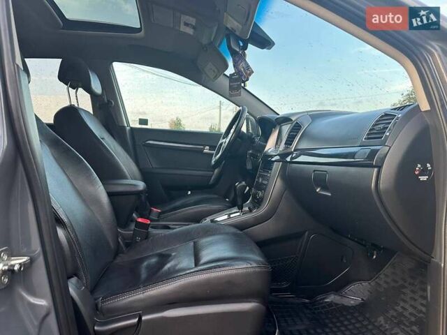 Серый Шевроле Каптива, объемом двигателя 2.2 л и пробегом 300 тыс. км за 12500 $, фото 18 на Automoto.ua