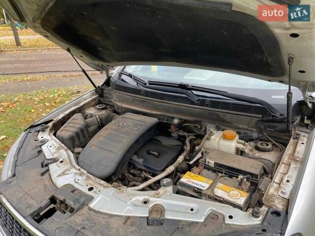 Сірий Шевроле Каптіва, об'ємом двигуна 2.4 л та пробігом 237 тис. км за 10500 $, фото 20 на Automoto.ua