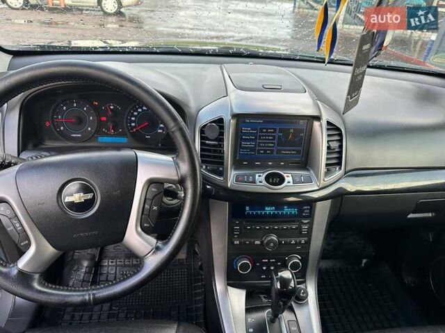 Серый Шевроле Каптива, объемом двигателя 2.2 л и пробегом 300 тыс. км за 12500 $, фото 35 на Automoto.ua