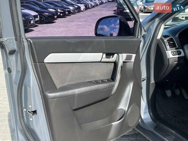 Серый Шевроле Каптива, объемом двигателя 2.2 л и пробегом 208 тыс. км за 10490 $, фото 43 на Automoto.ua