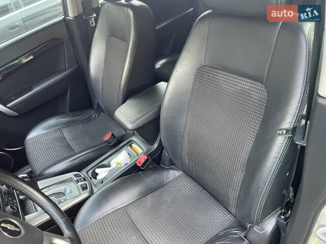 Серый Шевроле Каптива, объемом двигателя 2.38 л и пробегом 250 тыс. км за 10800 $, фото 11 на Automoto.ua