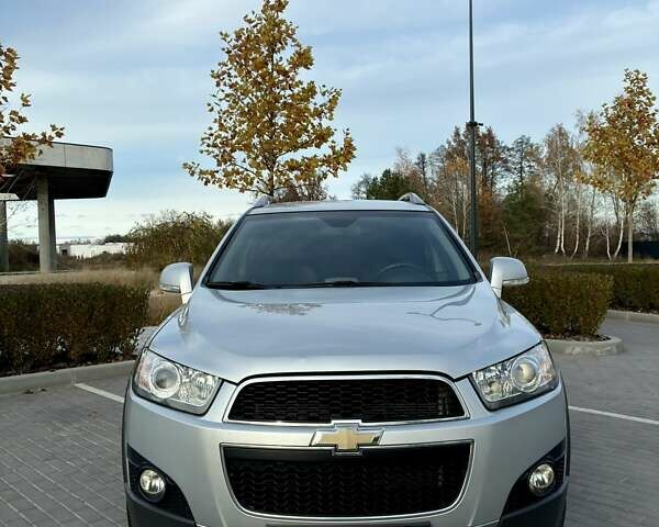 Серый Шевроле Каптива, объемом двигателя 2.38 л и пробегом 117 тыс. км за 11900 $, фото 1 на Automoto.ua