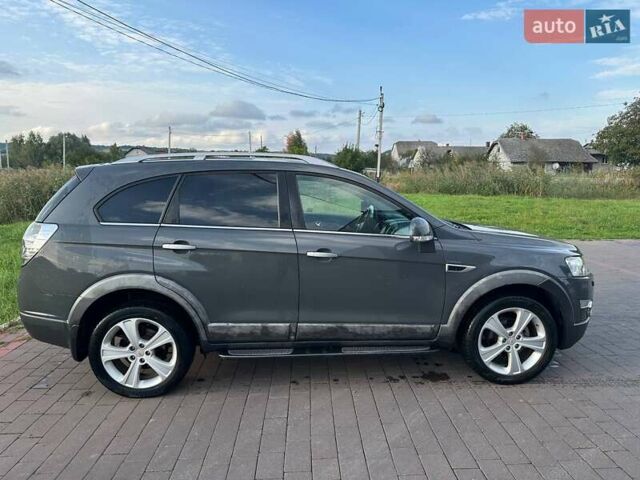 Серый Шевроле Каптива, объемом двигателя 2.2 л и пробегом 300 тыс. км за 12500 $, фото 5 на Automoto.ua