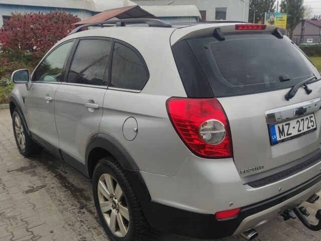 Серый Шевроле Каптива, объемом двигателя 2 л и пробегом 250 тыс. км за 5600 $, фото 3 на Automoto.ua